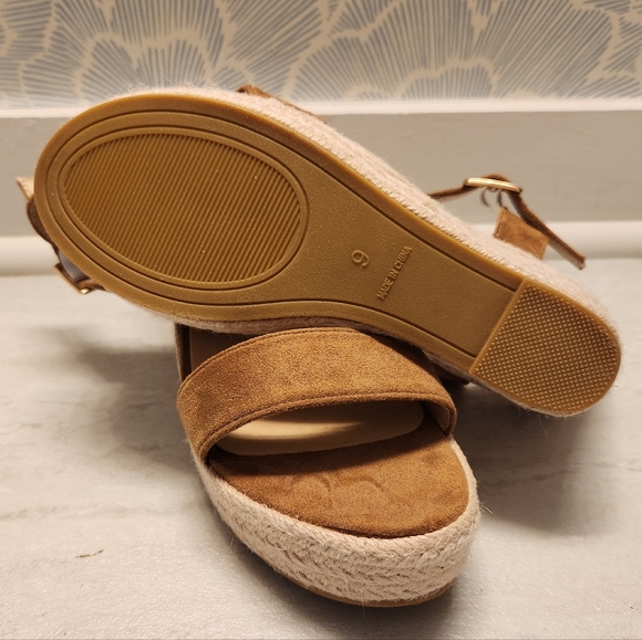 Vicki Vicki Wedge Sandals - Picture 3 of 5